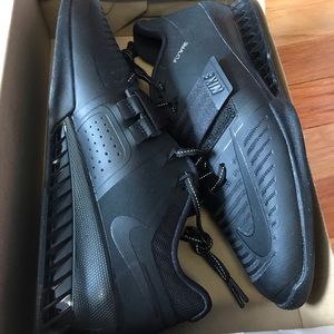 New nike romaleos 3 triple black mens size 11.5